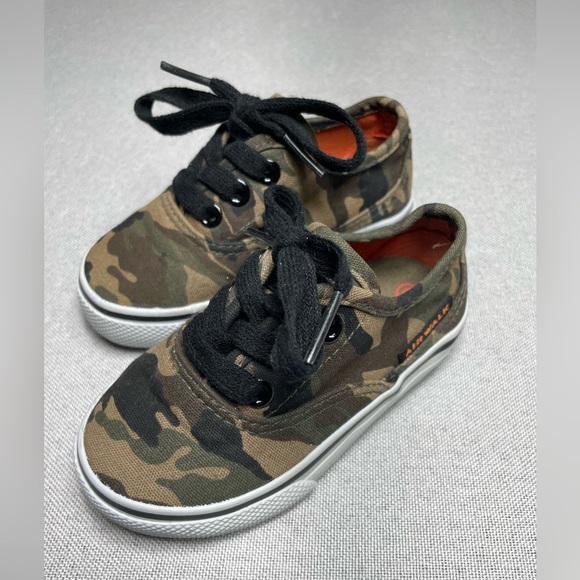 Airwalk Camo Sneakers | Size 6 - Picture 2 of 8